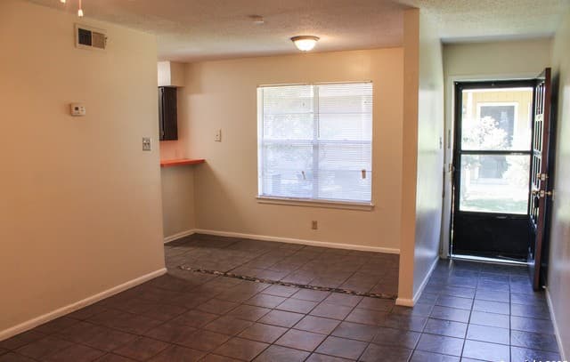 2-bedroom rental at 923 Vance Jackson Unit 1007 in San Antonio, TX — photo 5