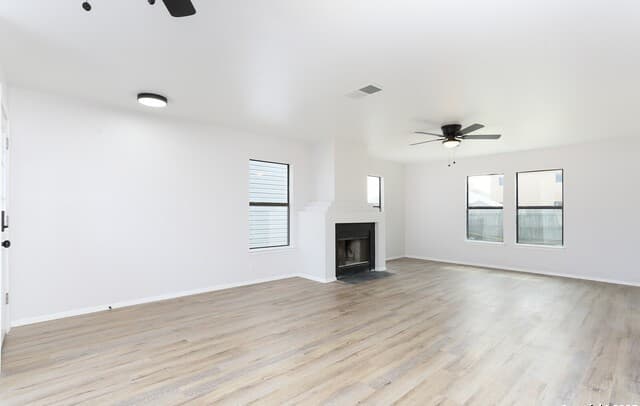 3-bedroom rental at 6870 Flaming Ridge in Converse, TX — photo 2