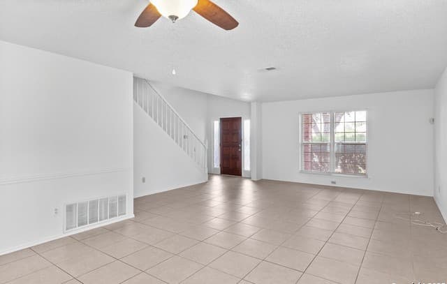 5-bedroom rental at 25002 Silverstone in San Antonio, TX — photo 4