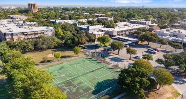 3-bedroom rental at 7707 Broadway Unit 24A in San Antonio, TX — photo 4