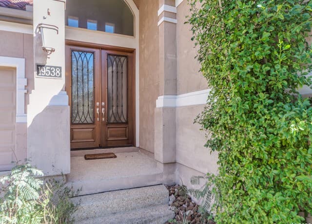 3-bedroom rental at 19538 Brooke Pl in San Antonio, TX — photo 3