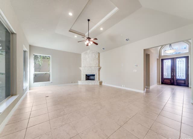 3-bedroom rental at 19538 Brooke Pl in San Antonio, TX — photo 4