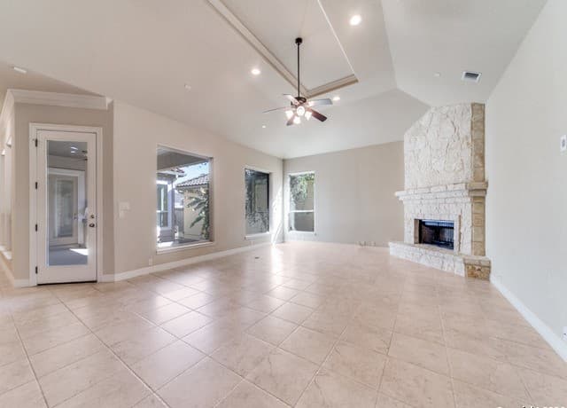 3-bedroom rental at 19538 Brooke Pl in San Antonio, TX — photo 5