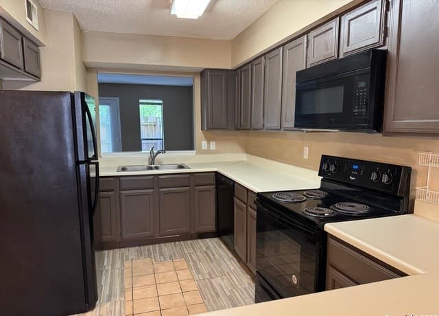 2-bedroom rental at 4903 Ali Ave Unit 4 in San Antonio, TX — photo 3