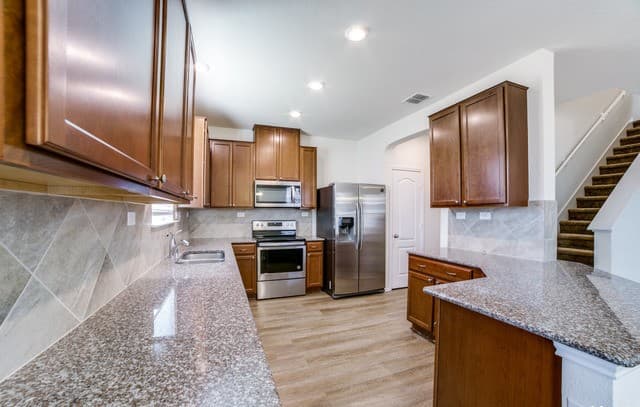 3-bedroom rental at 8418 Fortuna Valley in San Antonio, TX — photo 3