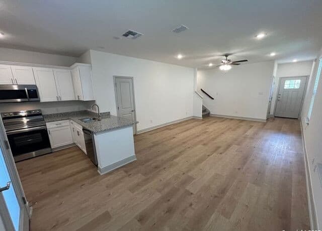 3-bedroom rental at 7541 Briarwood Pass Unit 102 in San Antonio, TX — photo 3