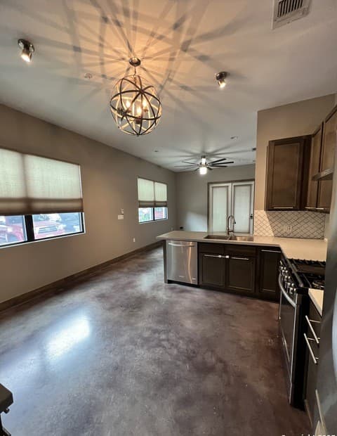 2-bedroom rental at 1542 N Alamo Unit 104 in San Antonio, TX — photo 3