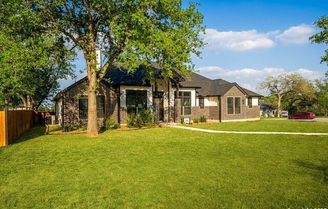 4-bedroom rental at 132 Ash Parkway in La Vernia, TX — photo 2