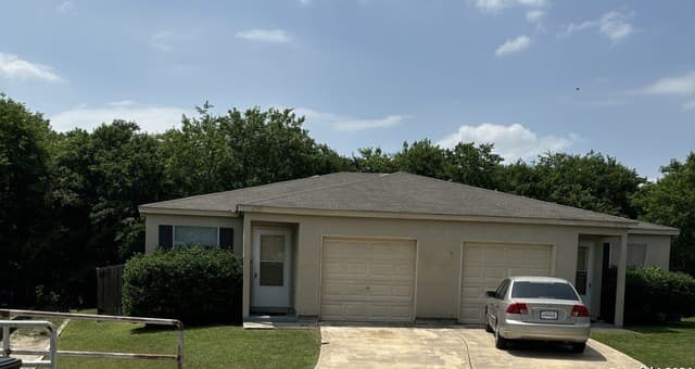 3-bedroom rental at 6313 Green Top Dr in San Antonio, TX — photo 2