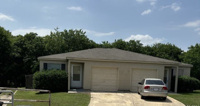 3-bedroom rental at 6313 Green Top Dr in San Antonio, TX — photo 3