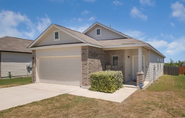 3-bedroom rental at 5418 Cicada in Converse, TX — photo 3