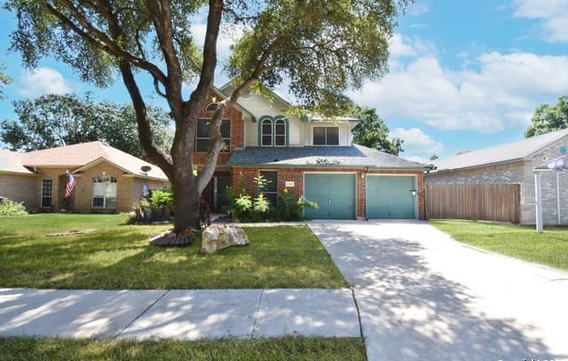 5-bedroom rental at 222 Tapwood Ln in Cibolo, TX — photo 2