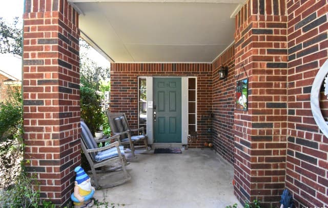 5-bedroom rental at 222 Tapwood Ln in Cibolo, TX — photo 4
