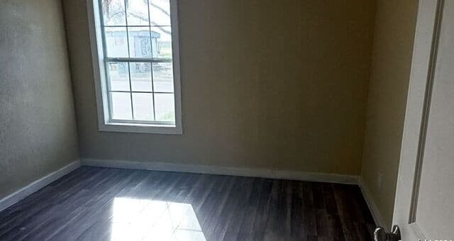 3-bedroom rental at 100 Avenue H in Poteet, TX — photo 4