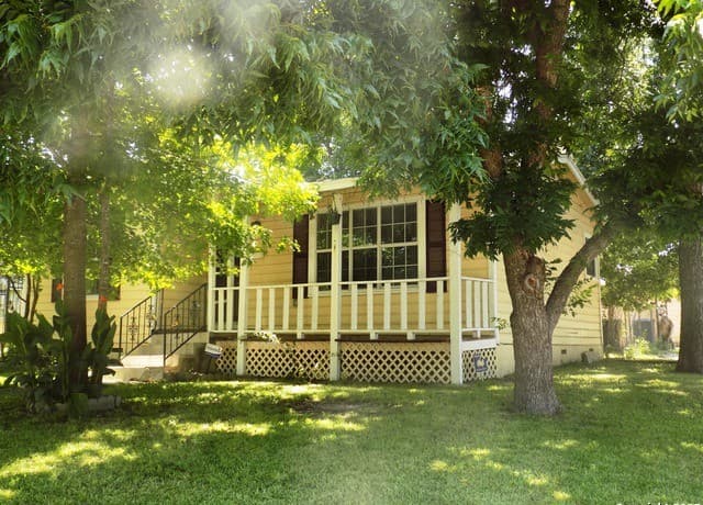 3-bedroom rental at 636 W Norwood in San Antonio, TX — photo 2