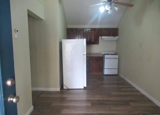 1-bedroom rental at 1934 UNIT B McKinley in San Antonio, TX — photo 3