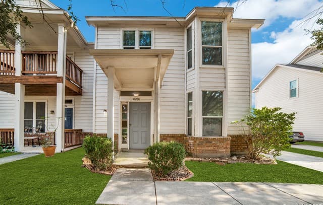 3-bedroom rental at 10208 Lateleaf Oak in San Antonio, TX — photo 3