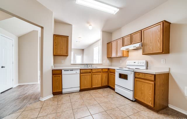 3-bedroom rental at 10208 Lateleaf Oak in San Antonio, TX — photo 5