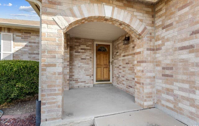 3-bedroom rental at 6315 Miners Hill in San Antonio, TX — photo 2
