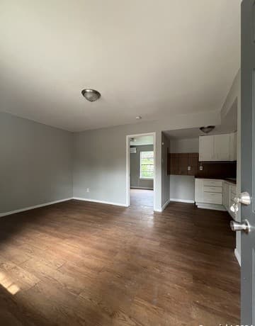 1-bedroom rental at 1723 W Mayfield Blvd Unit 2 in San Antonio, TX — photo 3