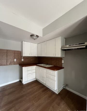 1-bedroom rental at 1723 W Mayfield Blvd Unit 2 in San Antonio, TX — photo 5