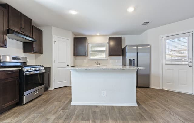 3-bedroom rental at 831 Cozumel Emerald in San Antonio, TX — photo 5