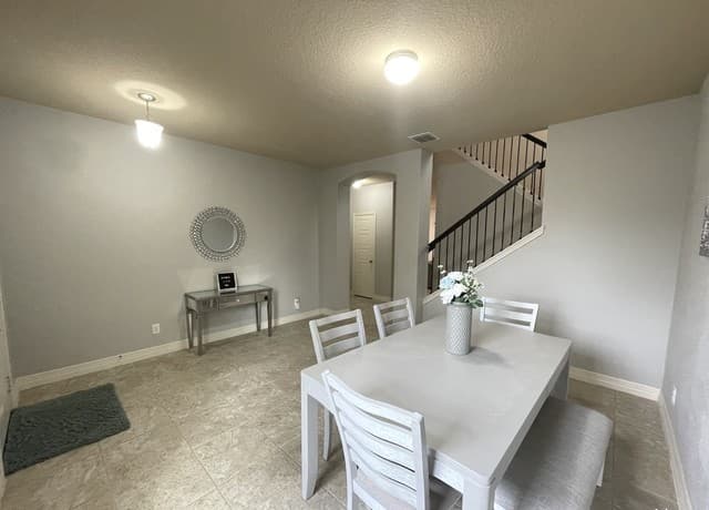 4-bedroom rental at 12303 Fort Chadborne in San Antonio, TX — photo 4