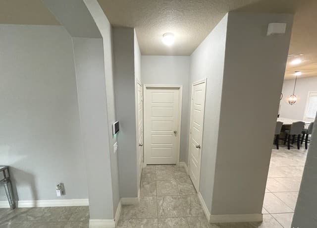 4-bedroom rental at 12303 Fort Chadborne in San Antonio, TX — photo 5
