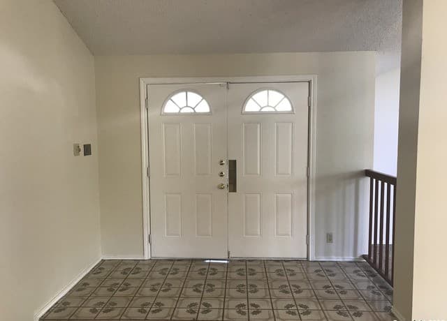 3-bedroom rental at 8386 Slippery Rock in San Antonio, TX — photo 2