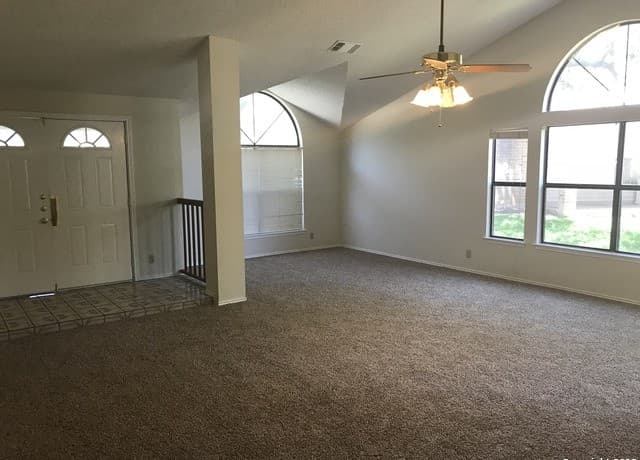 3-bedroom rental at 8386 Slippery Rock in San Antonio, TX — photo 3