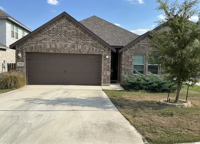 3-bedroom rental at 1540 Arcadian Lily in San Antonio, TX — photo 2