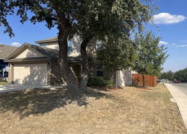 5-bedroom rental at 1446 Scent Of Basil in San Antonio, TX — photo 2