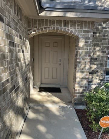 5-bedroom rental at 1446 Scent Of Basil in San Antonio, TX — photo 3