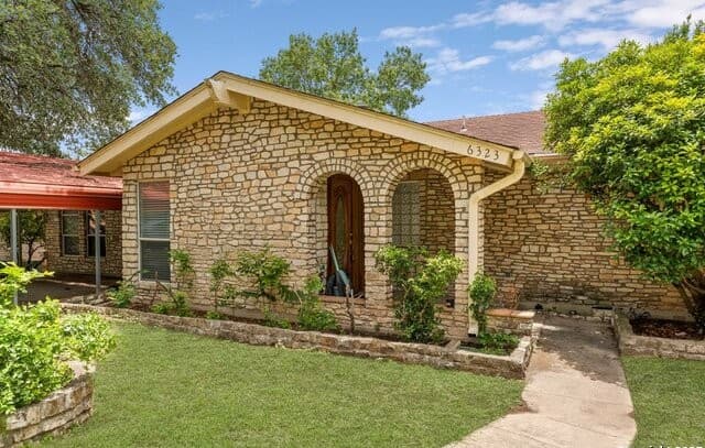 4-bedroom rental at 6323 Forest Bnd in San Antonio, TX — photo 4