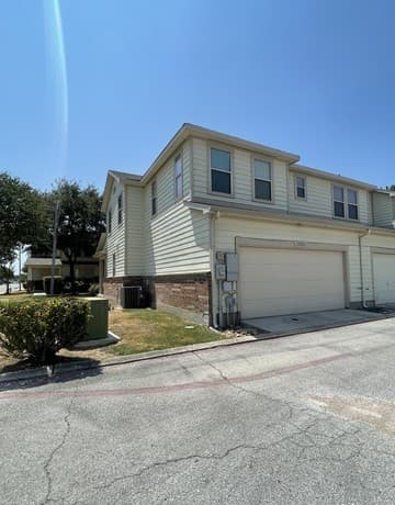 3-bedroom rental at 13523 Bristow Dawn in San Antonio, TX — photo 3
