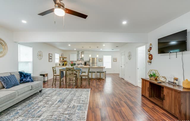 3-bedroom rental at 1039 Mckinley Ave in San Antonio, TX — photo 4