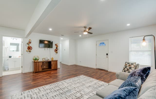 3-bedroom rental at 1039 Mckinley Ave in San Antonio, TX — photo 5