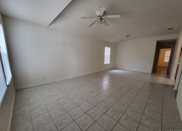 2-bedroom rental at 7963 M G Rd in San Antonio, TX — photo 3