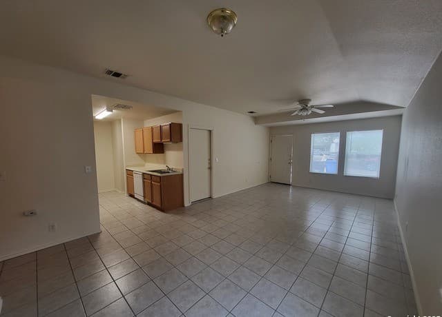 2-bedroom rental at 7963 M G Rd in San Antonio, TX — photo 4