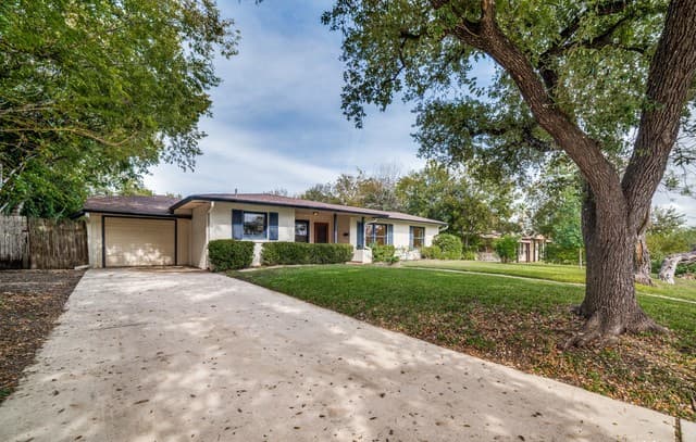 3-bedroom rental at 1149 Garraty Rd in San Antonio, TX — photo 2