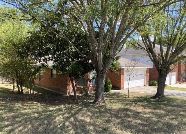 3-bedroom rental at 13106 Forum Road in Universal City, TX — photo 2