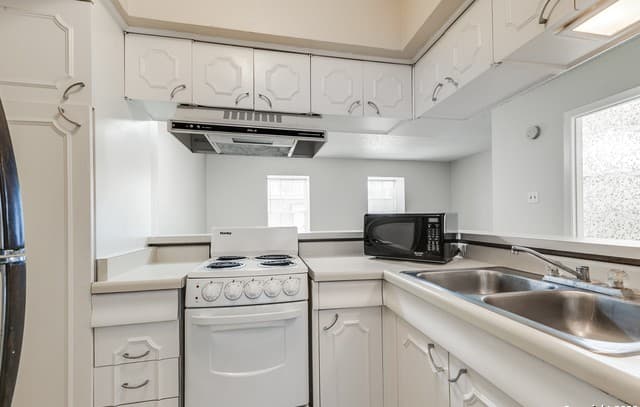 1-bedroom rental at 1045 Shook Ave Unit 148 I in San Antonio, TX — photo 4