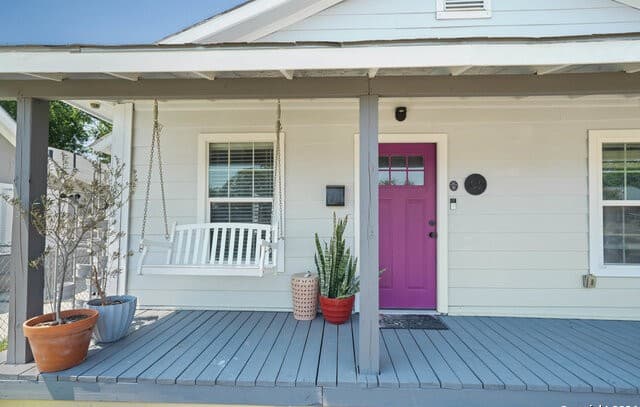 3-bedroom rental at 1031 Schley Ave in San Antonio, TX — photo 2