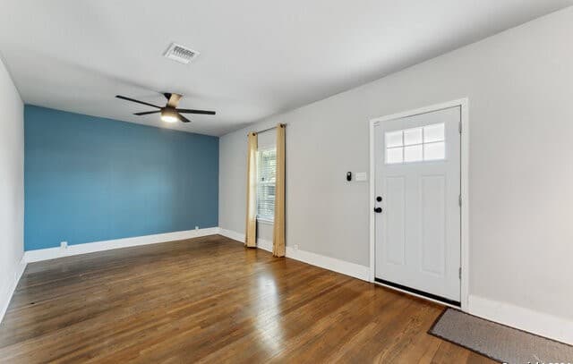 3-bedroom rental at 1031 Schley Ave in San Antonio, TX — photo 3