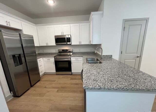 3-bedroom rental at 7537 Briarwood Pass Unit 102 in San Antonio, TX — photo 4
