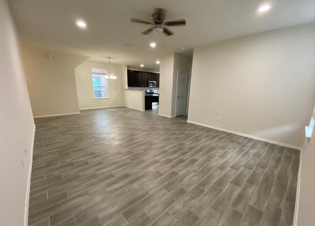 3-bedroom rental at 11834 Burnett Ranch in San Antonio, TX — photo 3