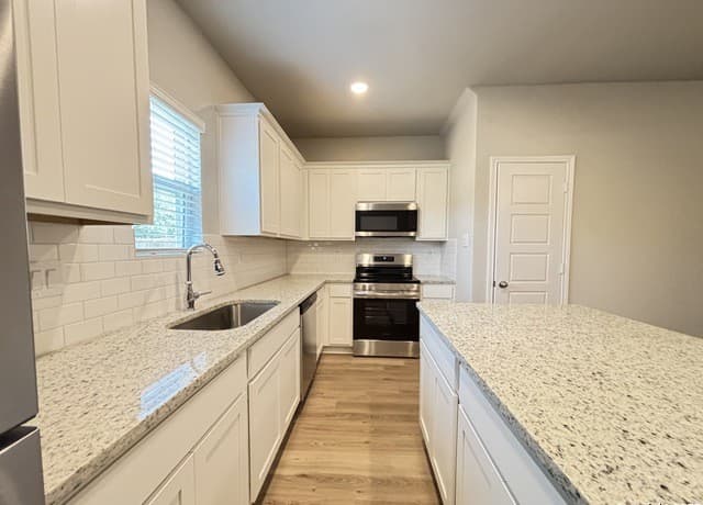 3-bedroom rental at 13346 Stadium CV Unit 101 in San Antonio, TX — photo 3