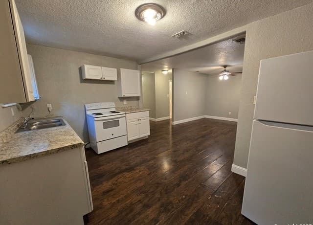 2-bedroom rental at 1718 Commercial Unit B in San Antonio TX