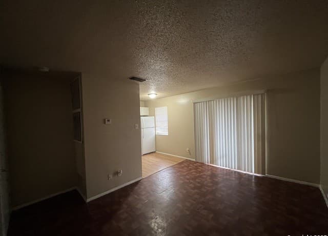 1-bedroom rental at 300 Moursund Blvd. Unit 4 in San Antonio, TX — photo 4