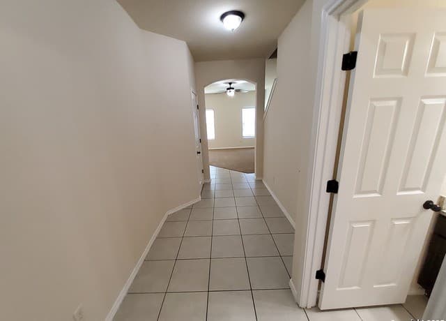 3-bedroom rental at 8712 Vista De Nubes in Converse, TX — photo 2